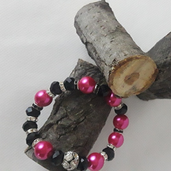 Handcrafted bracelet with matching earrings. - Picture 3 of 4